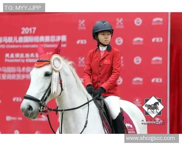 成都乒乓球队在联赛中的灵活应变能力展现出卓越的竞技水平与团队协作精神 成都乒乓球队在联赛中的灵活应变能力展现出卓越的竞技水平与团队协作精神