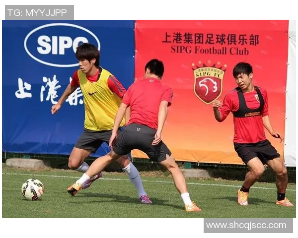 赛后分析:上海足球队与武汉足球队在比赛中的战术意识与表现对比 赛后分析:上海足球队与武汉足球队在比赛中的战术意识与表现对比