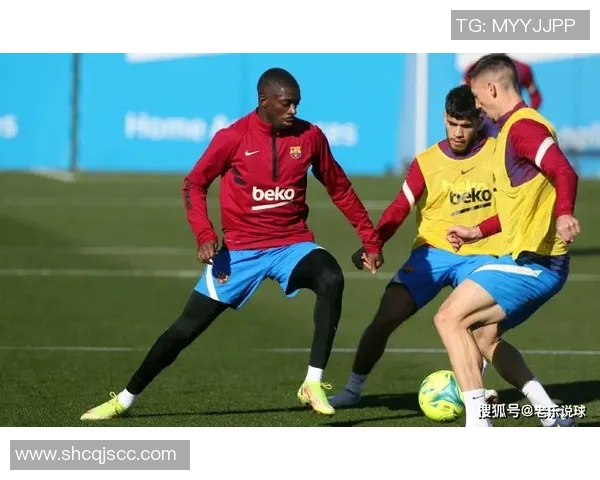 足球明星因扔水瓶引发争议视频曝光引发球迷热议与媒体关注 足球明星因扔水瓶引发争议视频曝光引发球迷热议与媒体关注